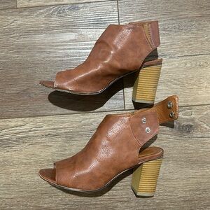 Women’s ankle sandals